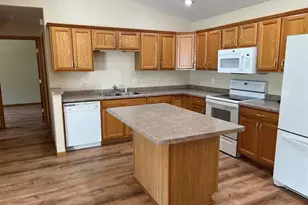 4326 W Robin Meadows Ln, Eau Claire, WI 54701 - Photo 5