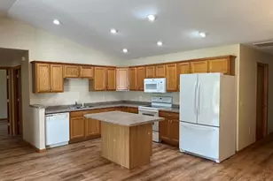 4326 W Robin Meadows Ln, Eau Claire, WI 54701 - Photo 3