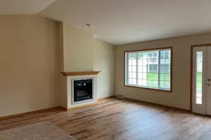 4326 W Robin Meadows Ln, Eau Claire, WI 54701 - Photo 9