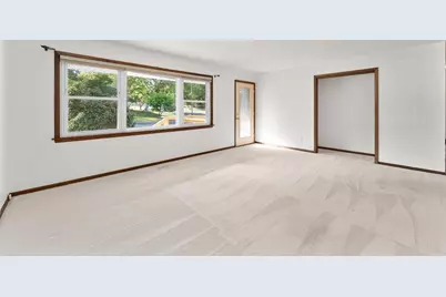 3025 Glenhaven Place, Eau Claire, WI 54703 - Photo 7