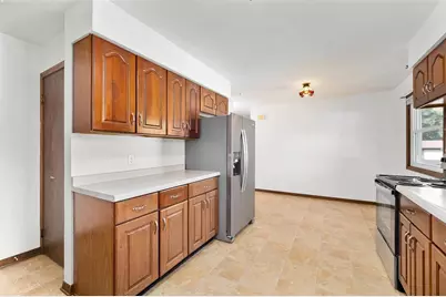 3025 Glenhaven Place, Eau Claire, WI 54703 - Photo 11