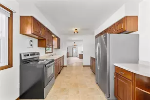 3025 Glenhaven Pl, Eau Claire, WI 54703 - Photo 9