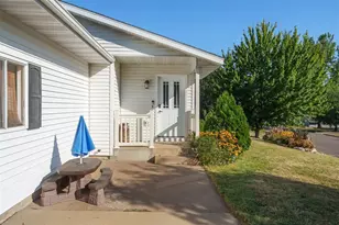 104 W Southridge Ct, Cadott, WI 54727 - Photo 9