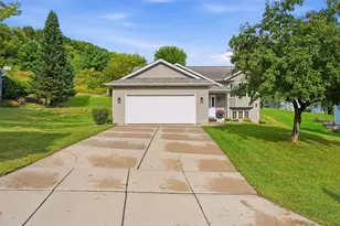 221 La Mans Ln, Eau Claire, WI 54703 - Photo 3