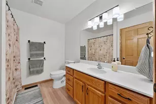 221 La Mans Ln, Eau Claire, WI 54703 - Photo 19