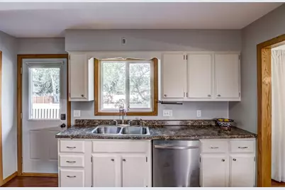 2915 Eisenhower Street, Eau Claire, WI 54701 - Photo 9