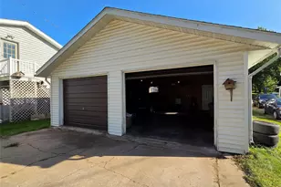 328 Maple St, Glenwood City, WI 54013 - Photo 5