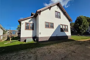 328 Maple St, Glenwood City, WI 54013 - Photo 3