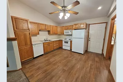 3330 S Robin Meadows Lane #3330, Eau Claire, WI 54701 - Photo 7