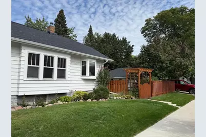 932 Sawyer Street, Oshkosh, WI 65250 - Photo 3