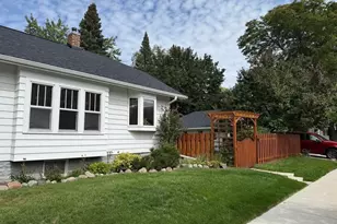 932 Sawyer St, Oshkosh, WI 65250 - Photo 3