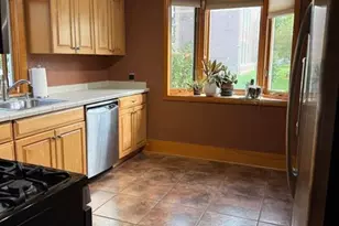 932 Sawyer St, Oshkosh, WI 65250 - Photo 7