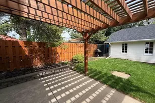 932 Sawyer St, Oshkosh, WI 65250 - Photo 5