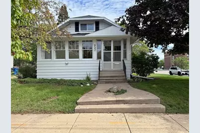 932 Sawyer Street, Oshkosh, WI 65250 - Photo 1