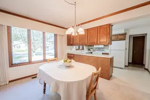 3379 Southgate Ct, Eau Claire, WI 54701 - Photo 9