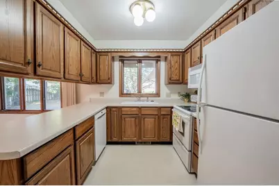 3379 Southgate Court #7, Eau Claire, WI 54701 - Photo 5