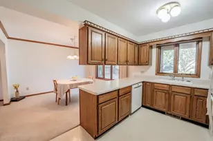 3379 Southgate Ct, Eau Claire, WI 54701 - Photo 7