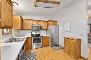 2704 Hemlock Ln, Eau Claire, WI 54703 - Photo 11