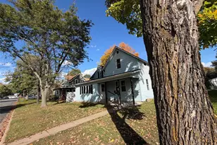 1514 Douglas St, Menomonie, WI 54751 - Photo 3