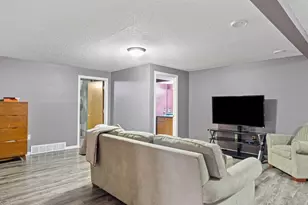 2922 Wayland Ct, Eau Claire, WI 54703 - Photo 49