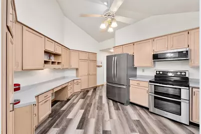 332 W Hamilton Avenue, Eau Claire, WI 54701 - Photo 11
