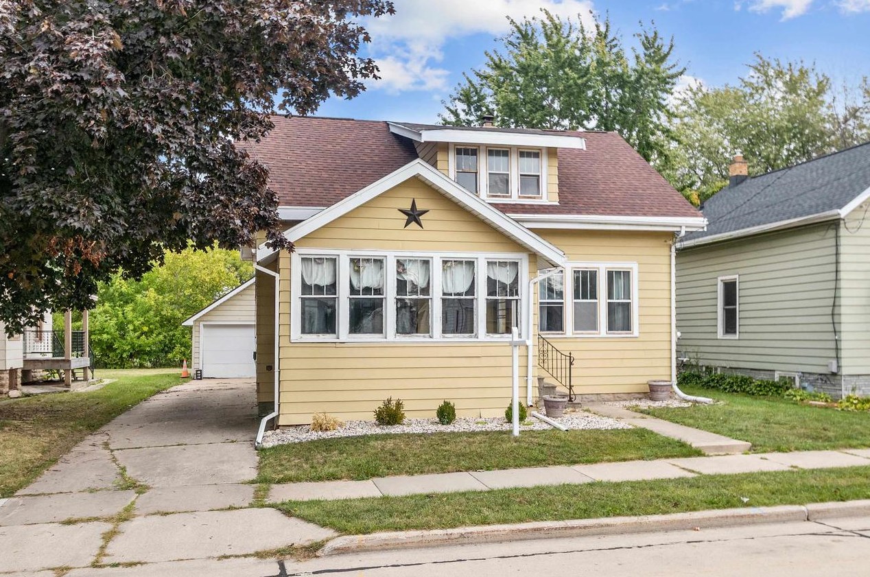 1234 Cedar St, Oshkosh WI  54901-3626 exterior