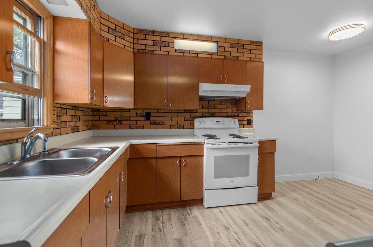 1234 Cedar St, Oshkosh WI  54901-3626 exterior
