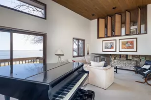 2136 White Swan Dr, Oshkosh, WI 54901 - Photo 9