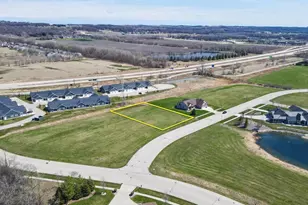 531 N Country Ln, Fond du Lac, WI 54935 - Photo 3