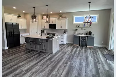 N9073 Southtowne Drive, Menasha, WI 54952 - Photo 5