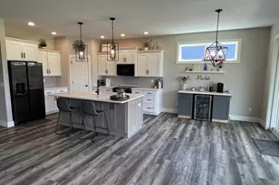 N9073 Southtowne Dr, Menasha, WI 54952 - Photo 5