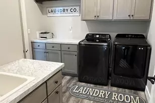 N9073 Southtowne Dr, Menasha, WI 54952 - Photo 11