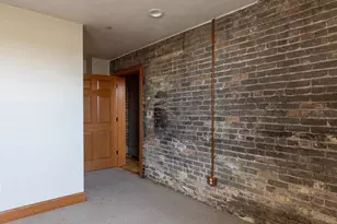 105 Washington Ave, Oshkosh, WI 54901 - Photo 11
