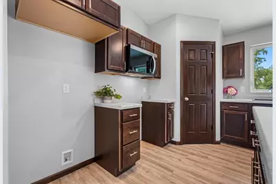 2662 Lawrence Lane, Neenah, WI 54956 - Photo 7