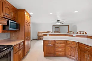 W2227 Redwood Dr, Pulaski, WI 54162 - Photo 9