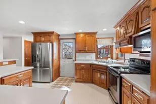 W2227 Redwood Dr, Pulaski, WI 54162 - Photo 7