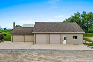 W2227 Redwood Dr, Pulaski, WI 54162 - Photo 35