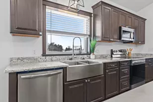 3815 Stonewall Dr, De Pere, WI 54115 - Photo 13