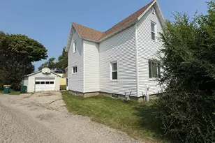 1629 Pernin St, Marinette, WI 54143 - Photo 3