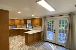 2360 Hillside Ln, Green Bay, WI 54302 - Photo 9