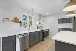 461 W Briar Ln, Green Bay, WI 54301 - Photo 13