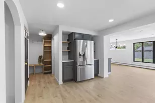 461 W Briar Ln, Green Bay, WI 54301 - Photo 11