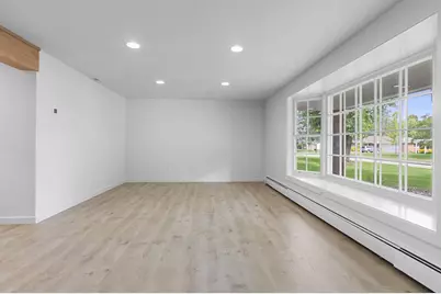 461 W Briar Lane, Green Bay, WI 54301 - Photo 5