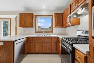 2513 Bishops Ln, Neenah, WI 54956 - Photo 5