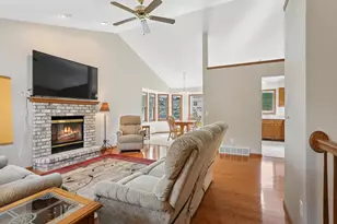 2513 Bishops Ln, Neenah, WI 54956 - Photo 7