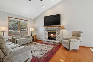 2513 Bishops Ln, Neenah, WI 54956 - Photo 3