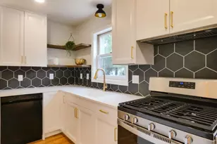 2031 Bradbury Ln, Green Bay, WI 54313 - Photo 7