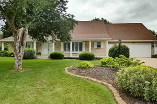 2031 Bradbury Ln, Green Bay, WI 54313 - Photo 1