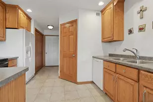 498 Ridgeway Ct, Brillion, WI 54110 - Photo 9