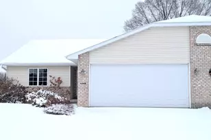498 Ridgeway Ct, Brillion, WI 54110 - Photo 3